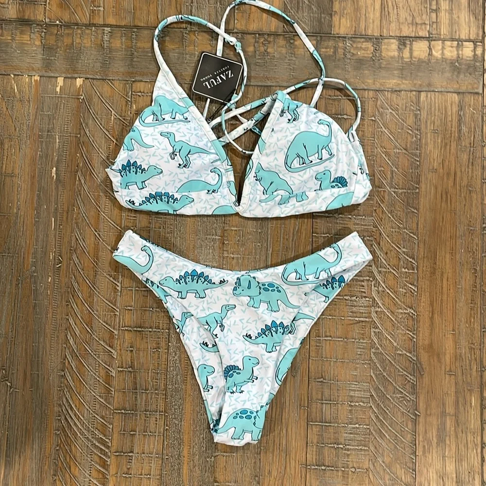 Bikini - Picture 1 of 6